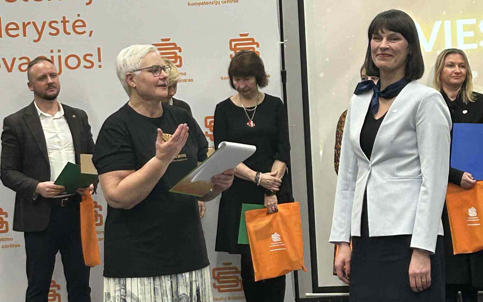 f1214525-d7d4-4c39-8008-8d77cc09a811